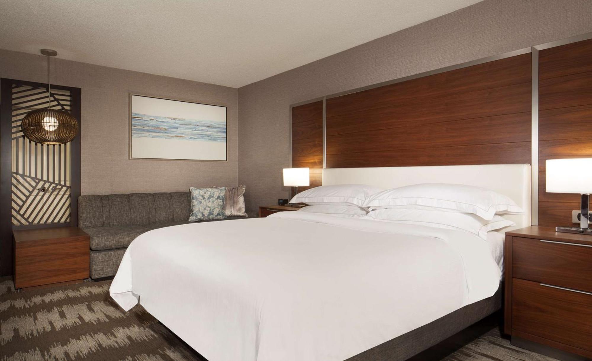 Hilton Airport Westshore Hotel