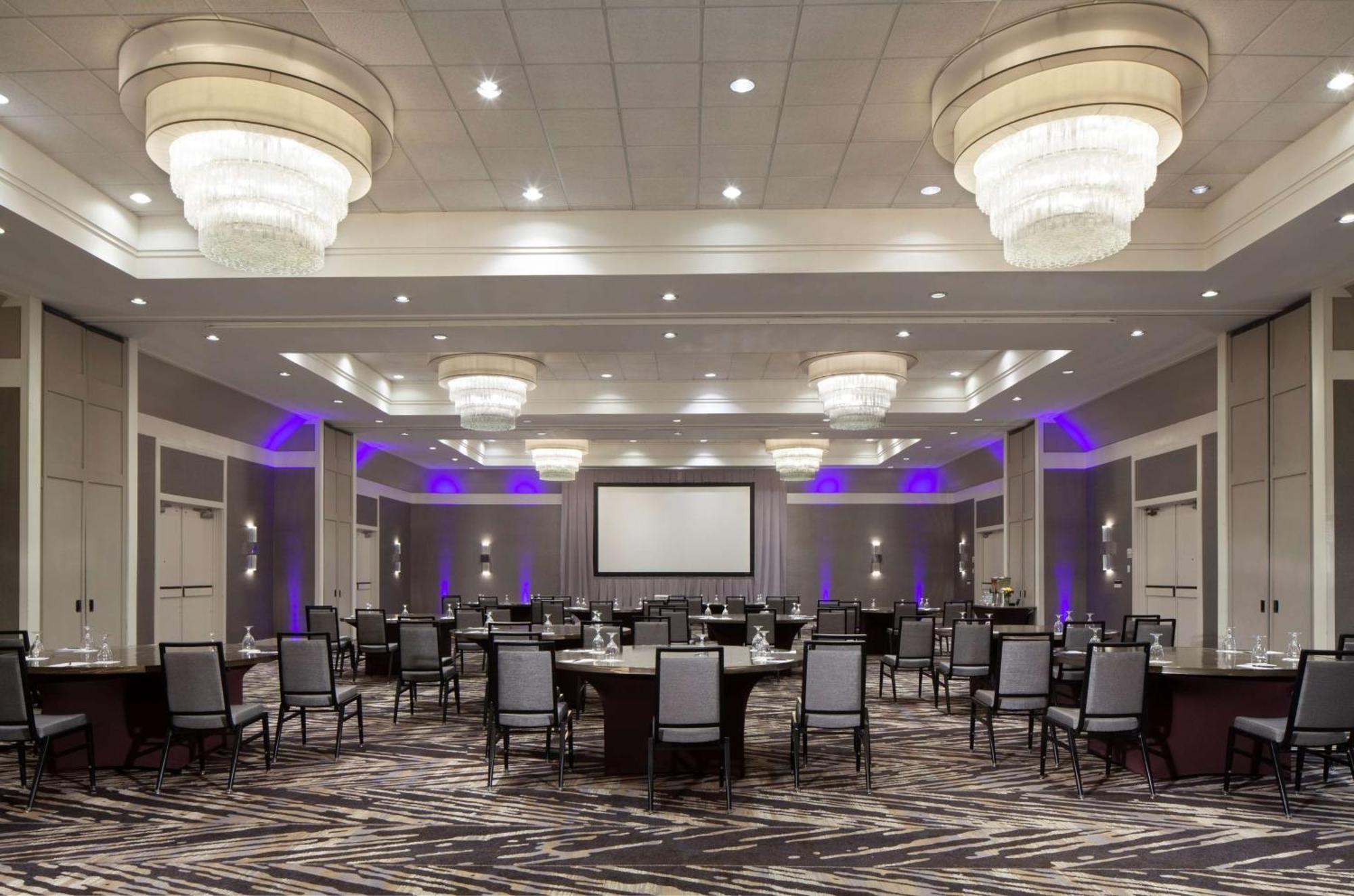 Hilton Airport Westshore 4*