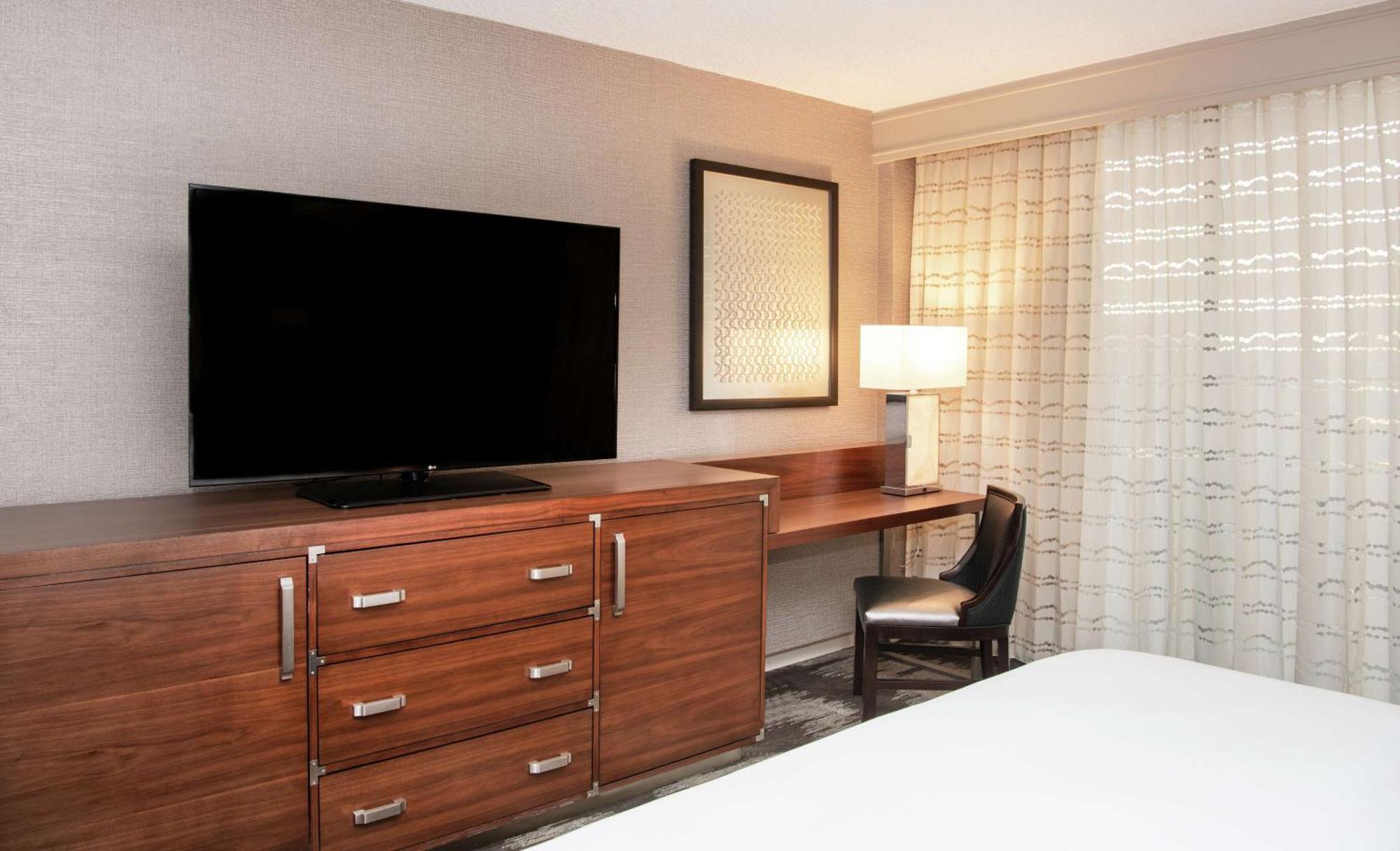 Hilton Airport Westshore Hotel 4*