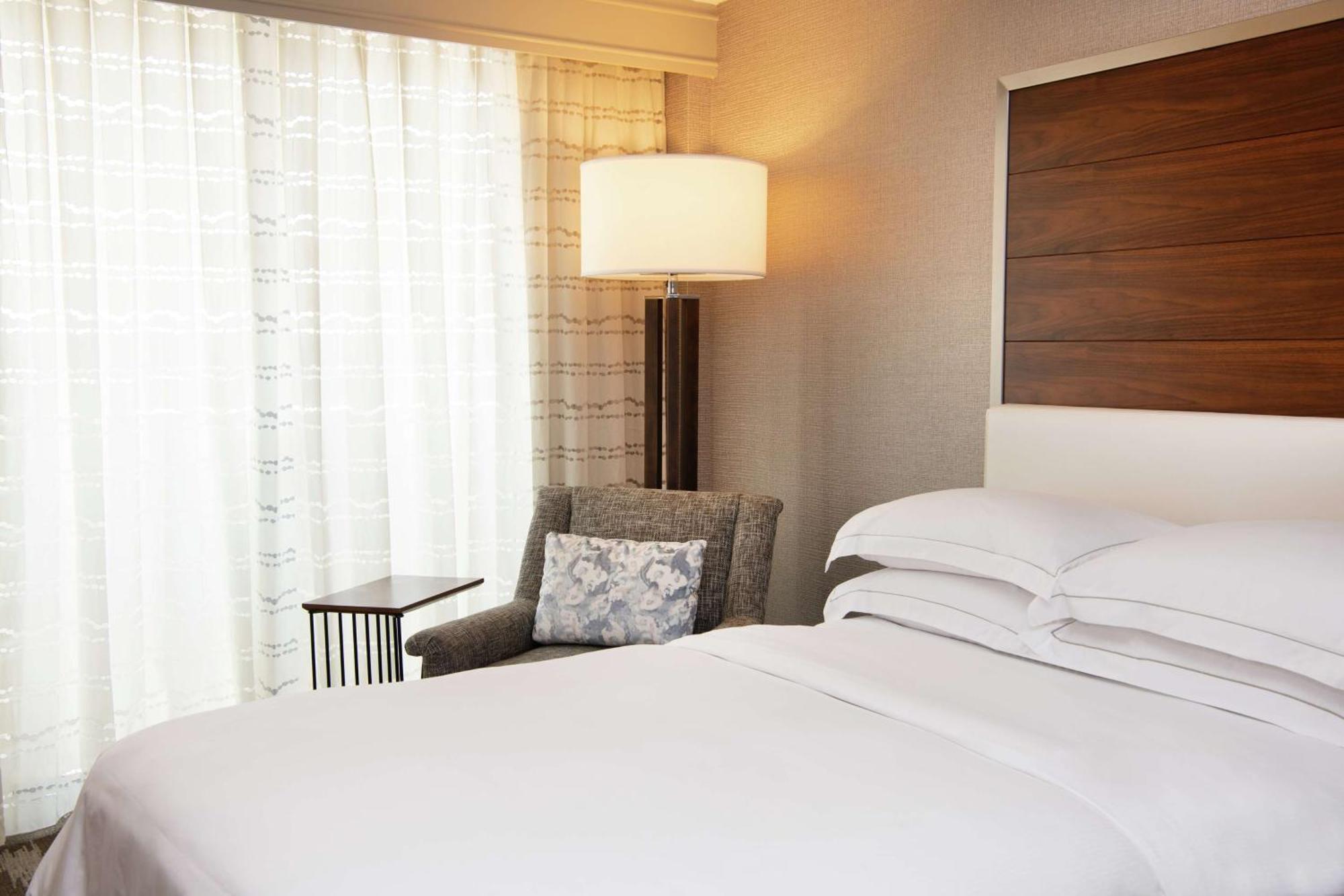 Hilton Airport Westshore Hotel