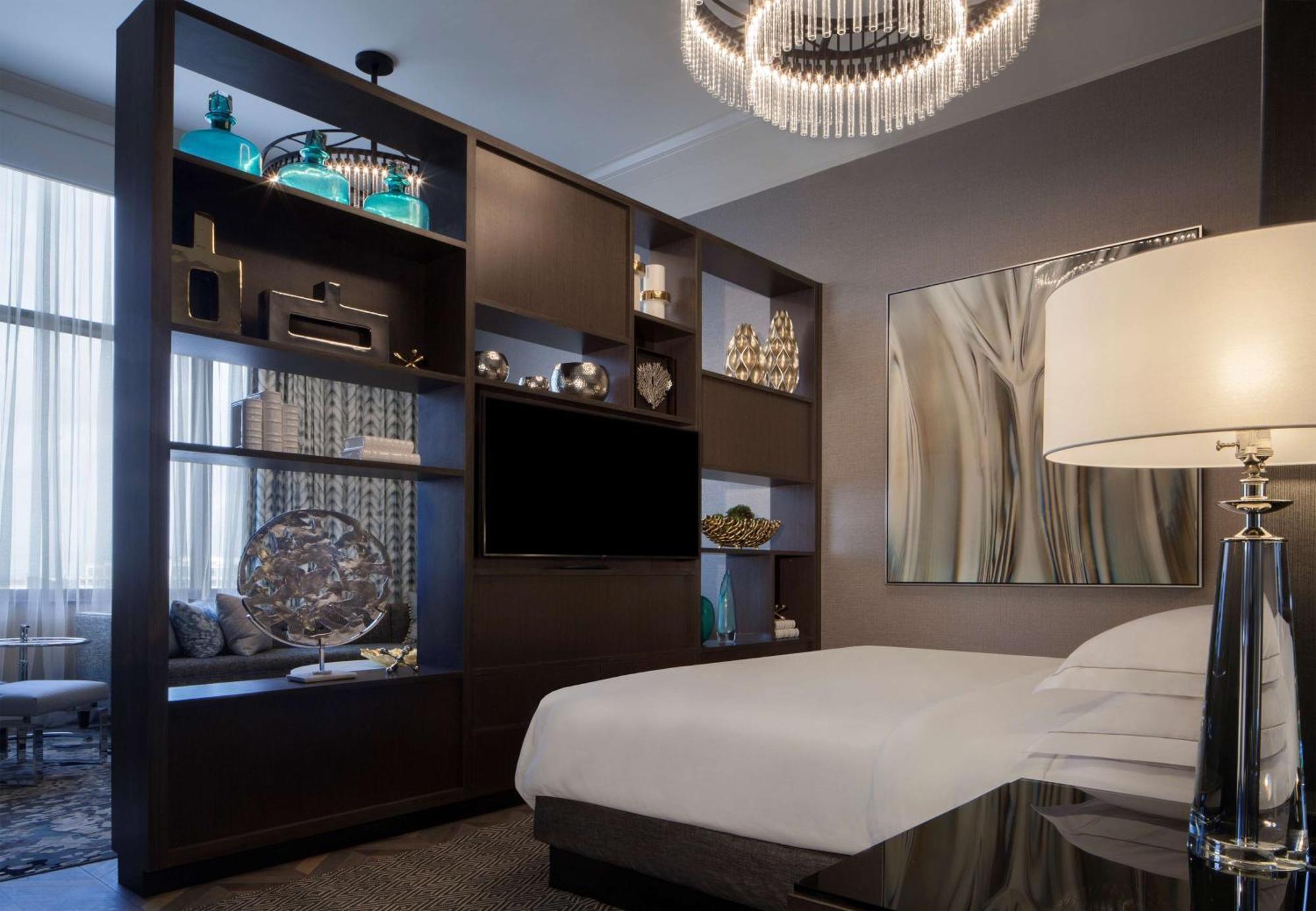 Hilton Airport Westshore Hotel