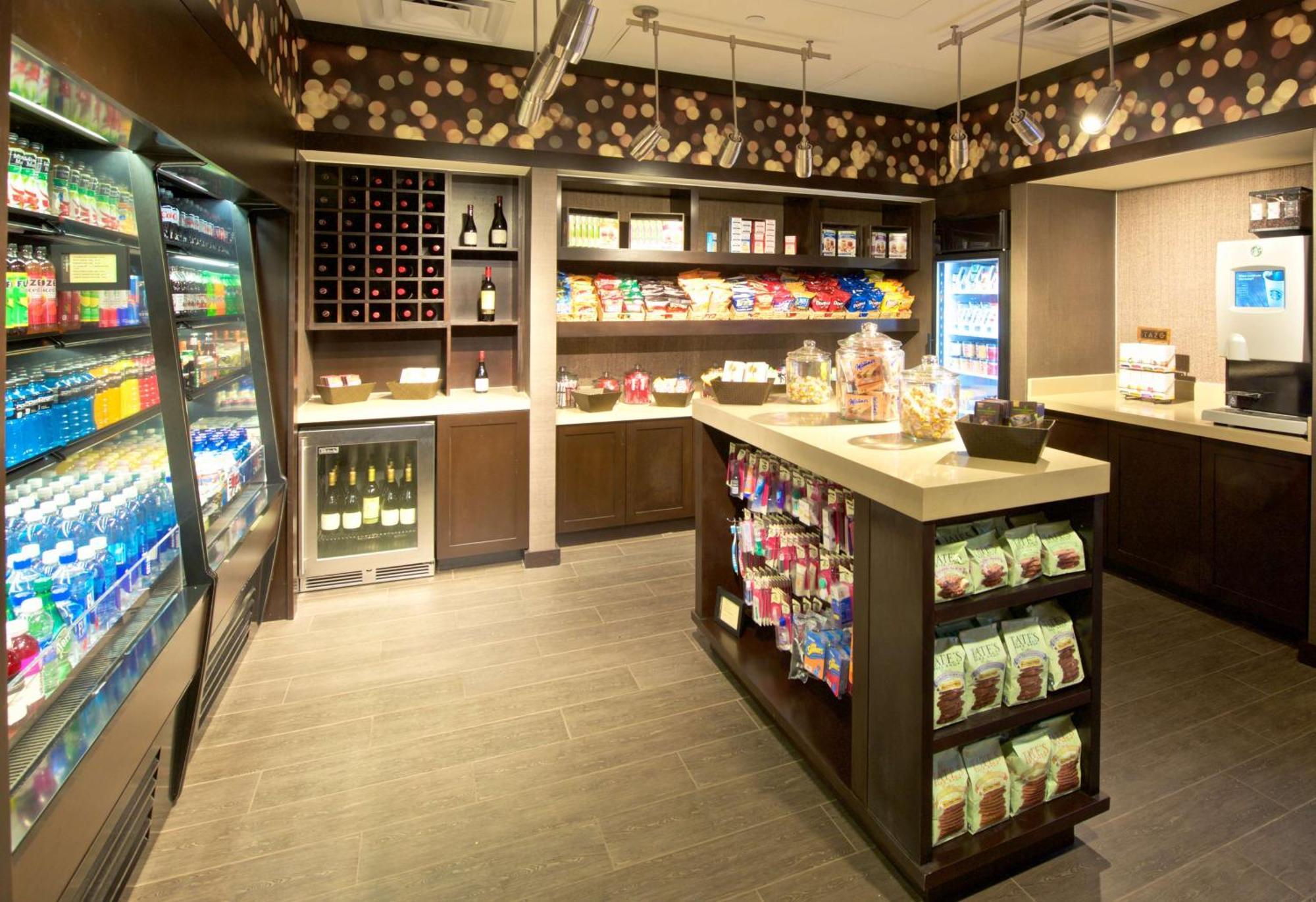 Hilton Airport Westshore 4*
