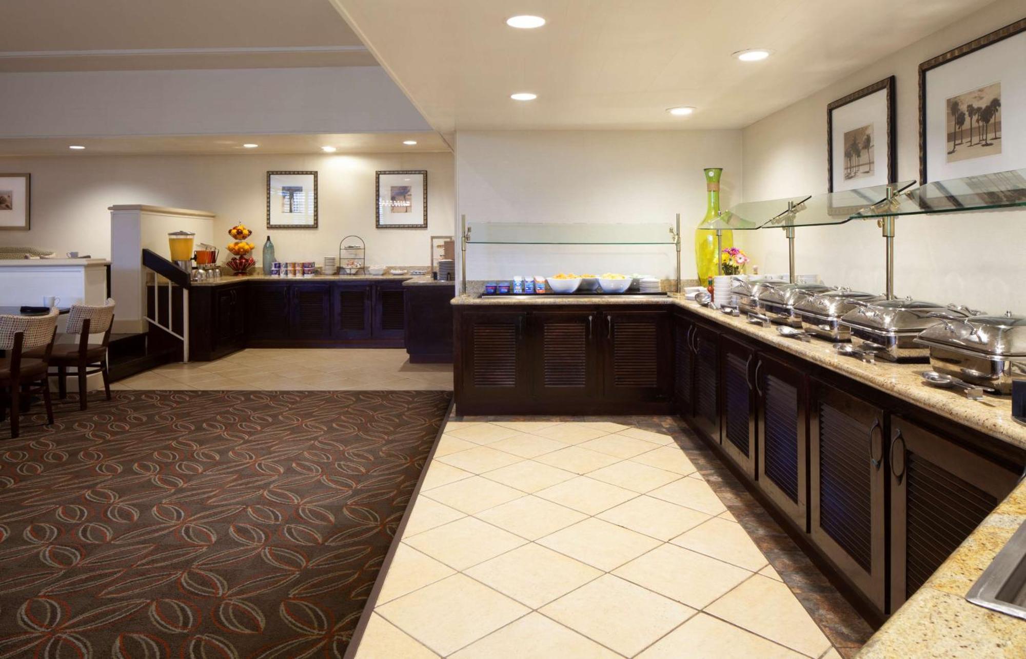 Hilton Airport Westshore 4*