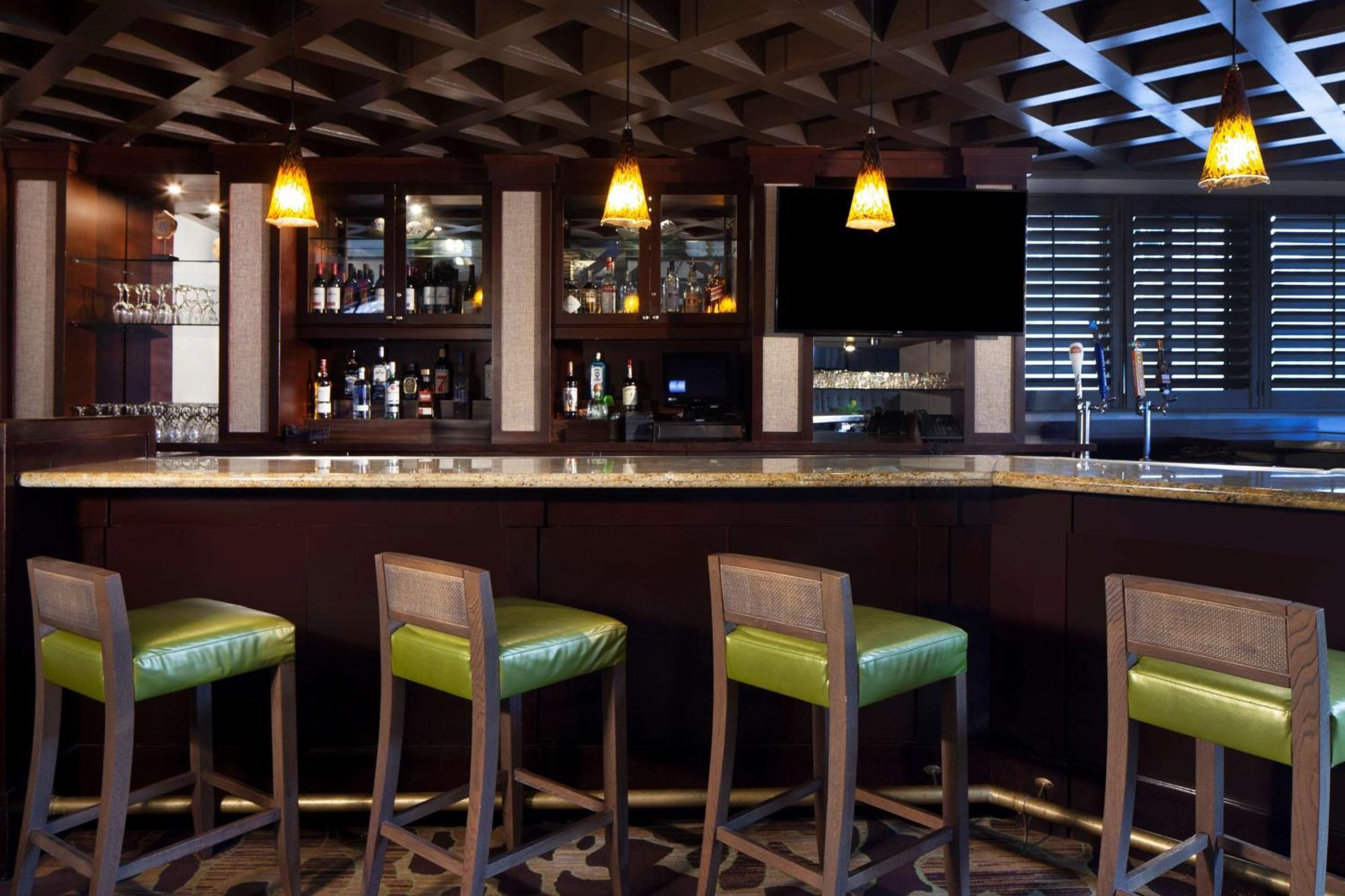 Hilton Airport Westshore Hotel
