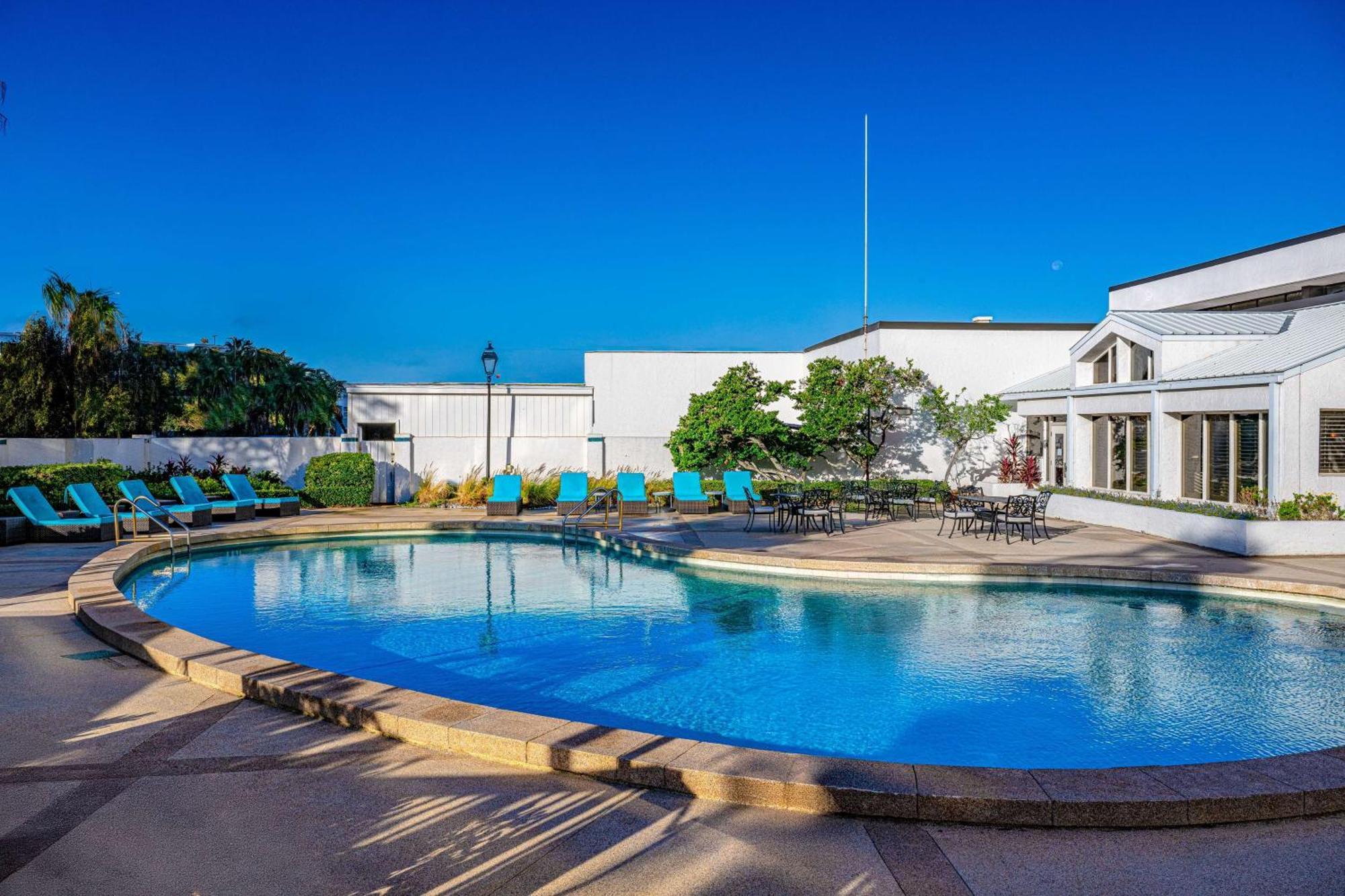 Hilton Airport Westshore Hotel 4*
