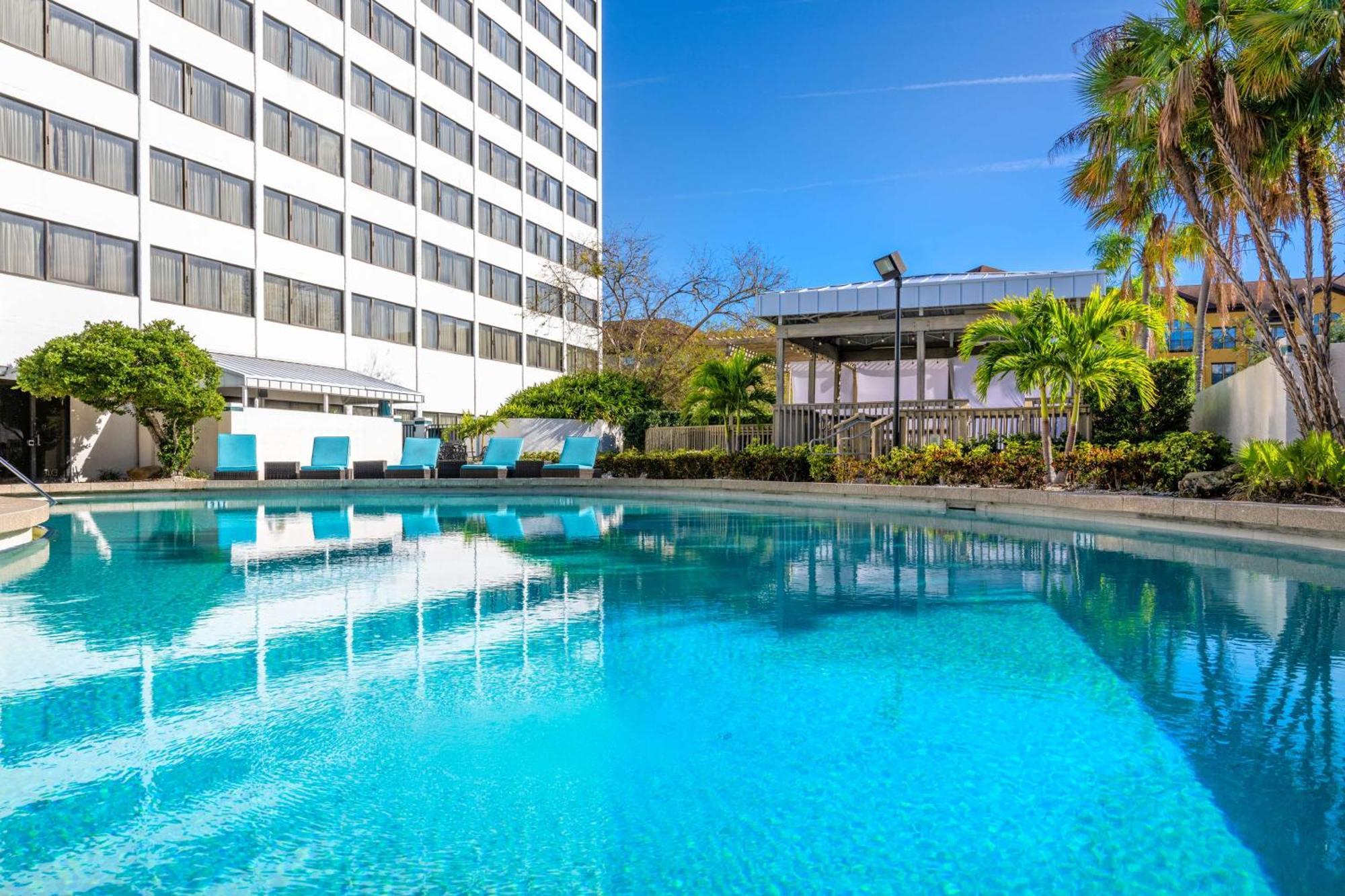 Hotel Hilton Airport Westshore 4*