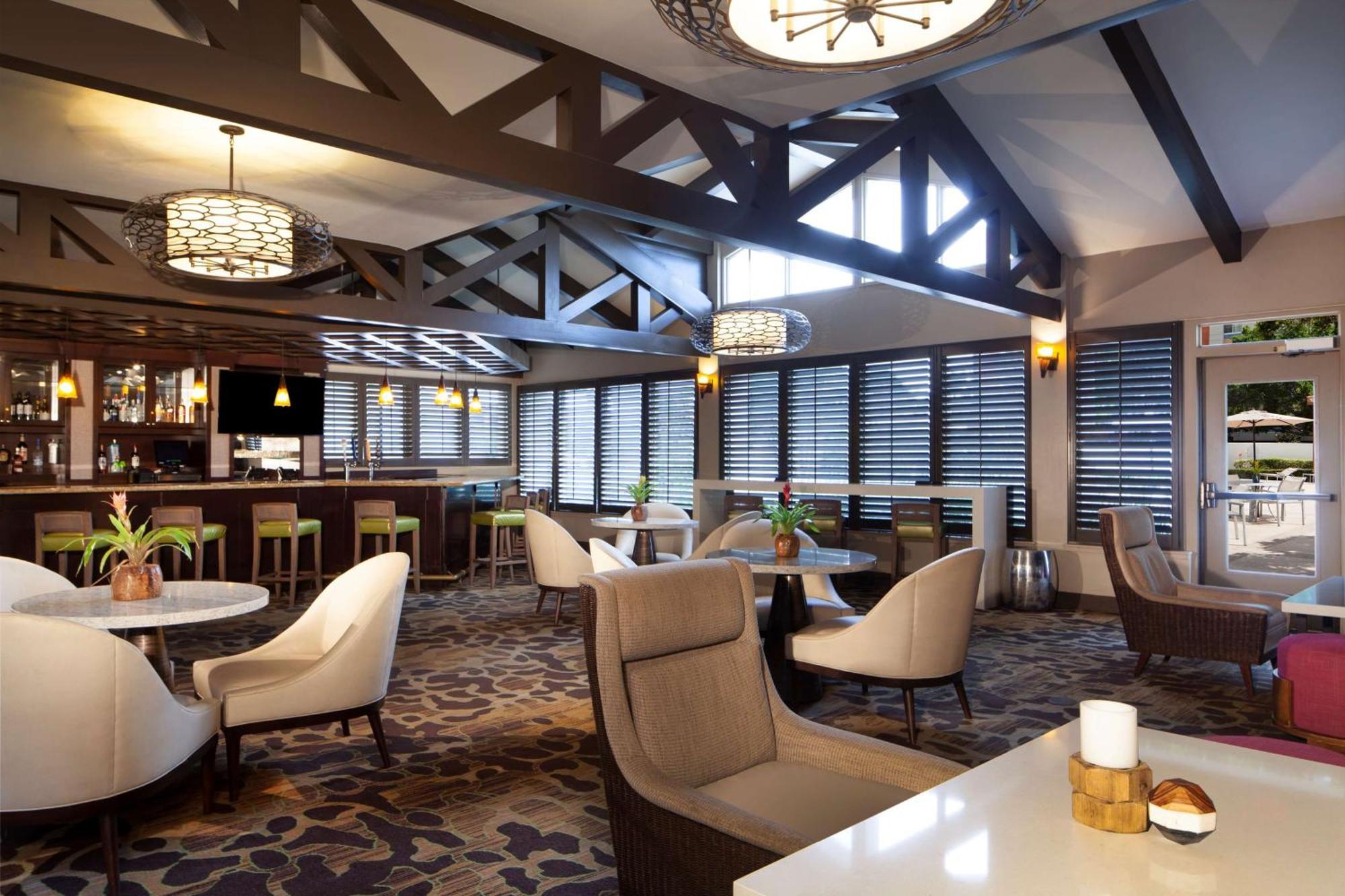 Hilton Airport Westshore Hotel 4*