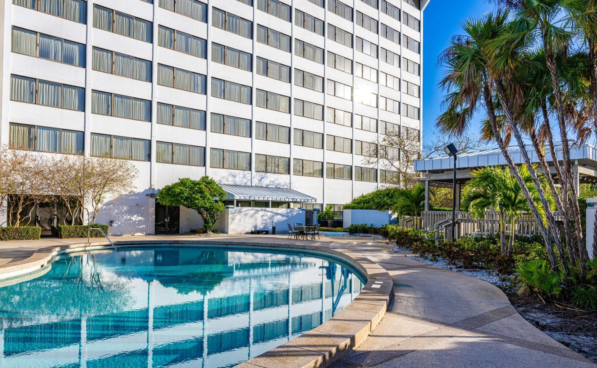 Hilton Airport Westshore 4*