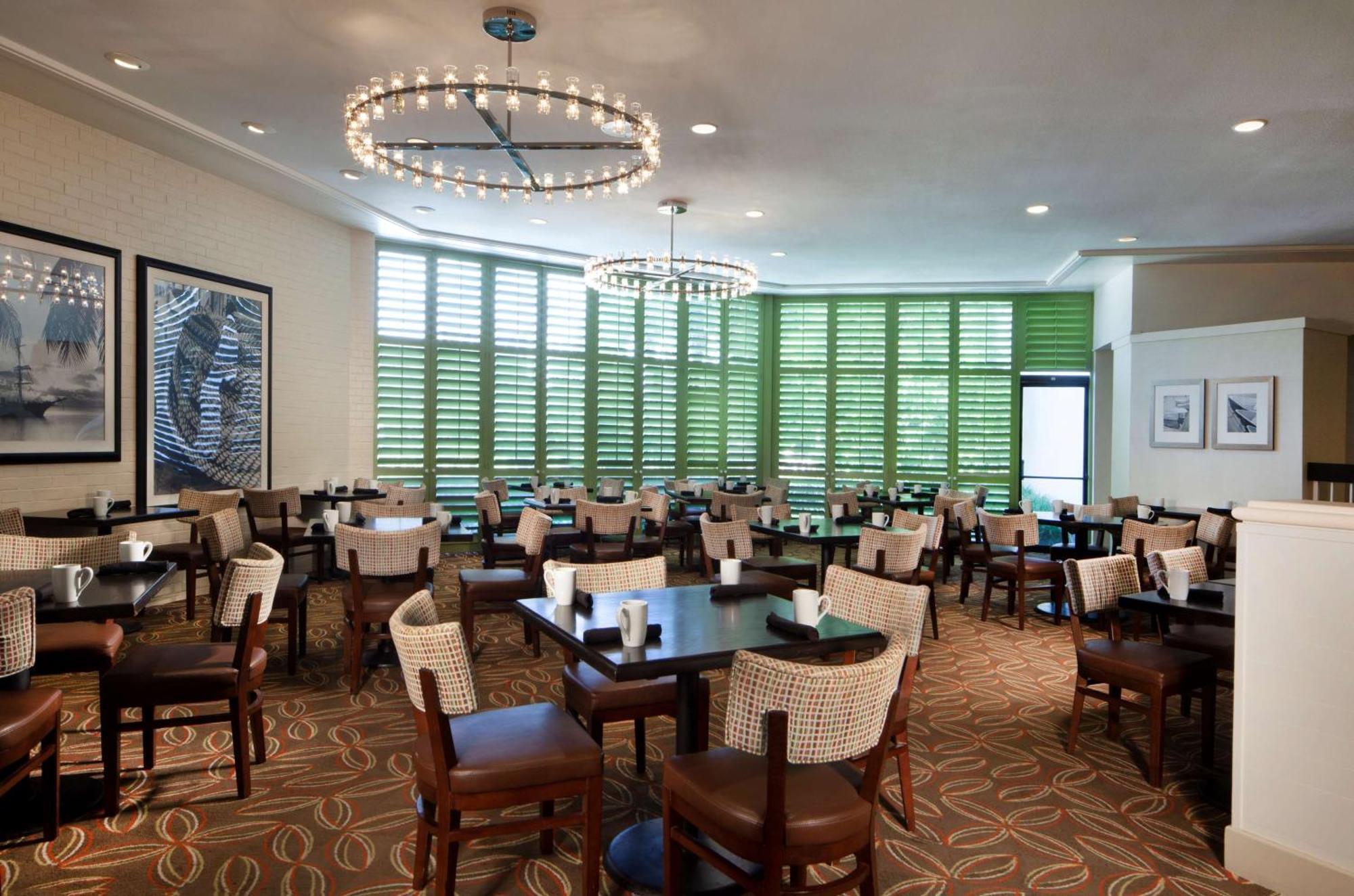 Hilton Airport Westshore Hotel