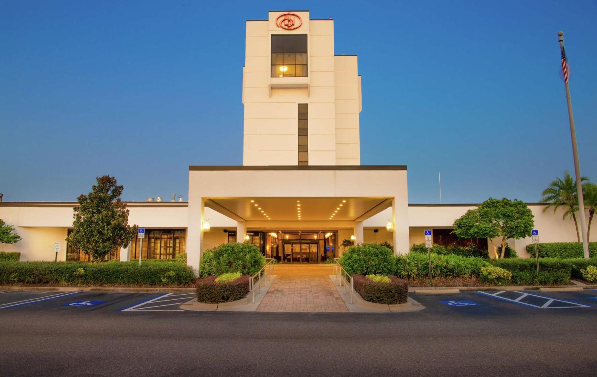 Hilton Airport Westshore Hotel 4*