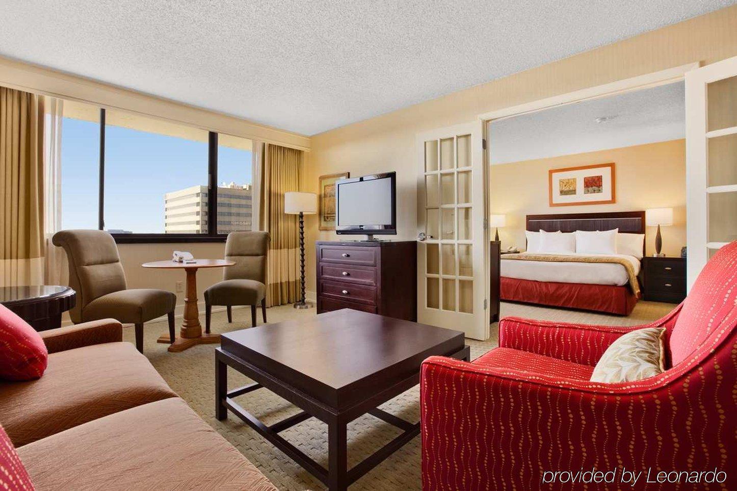 Hilton Airport Westshore 4*