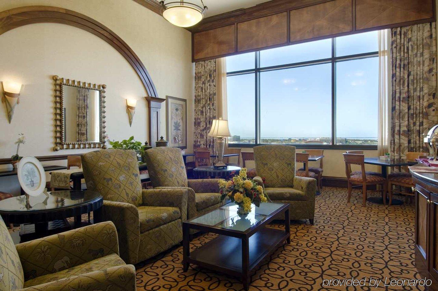 Hilton Airport Westshore 4*