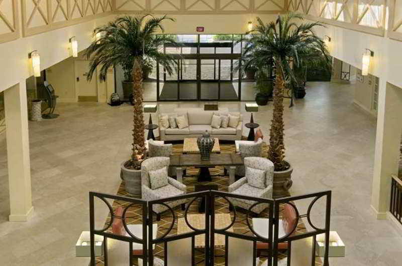 Hilton Airport Westshore Hotel 4*